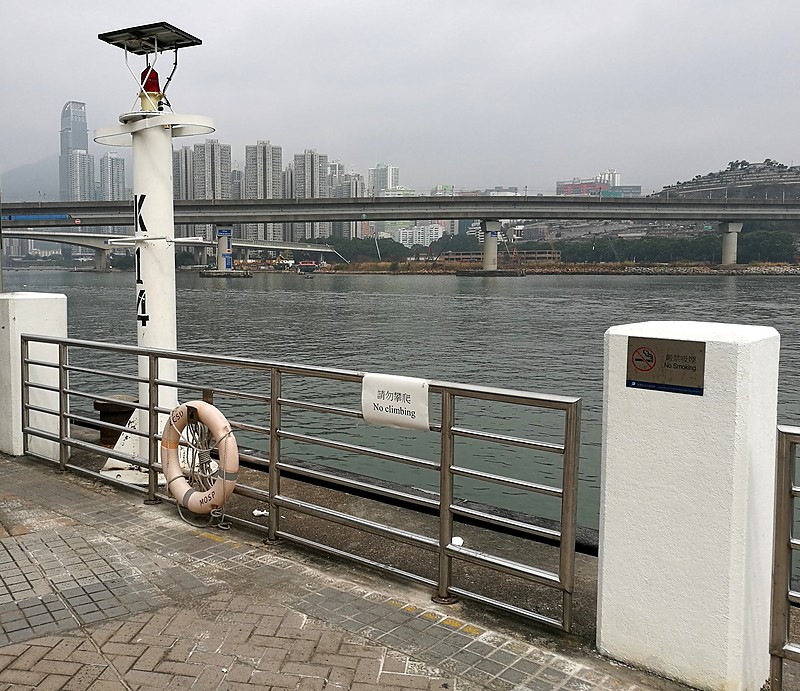 Hong Kong / Tsing Yi Ferry Terminus N light
Keywords: China;Hong Kong;South China Sea