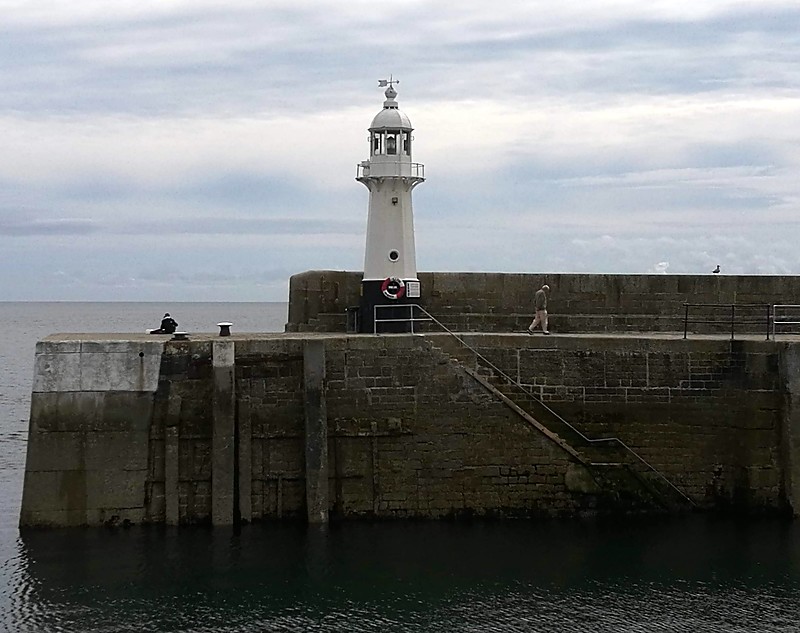  Mevagissey / Harbour Victoria Pier Head lighthouse
Dia 30s. Fishing. (occas).
Keywords: Mevagissey;Cornwall;England;United Kingdom;English channel