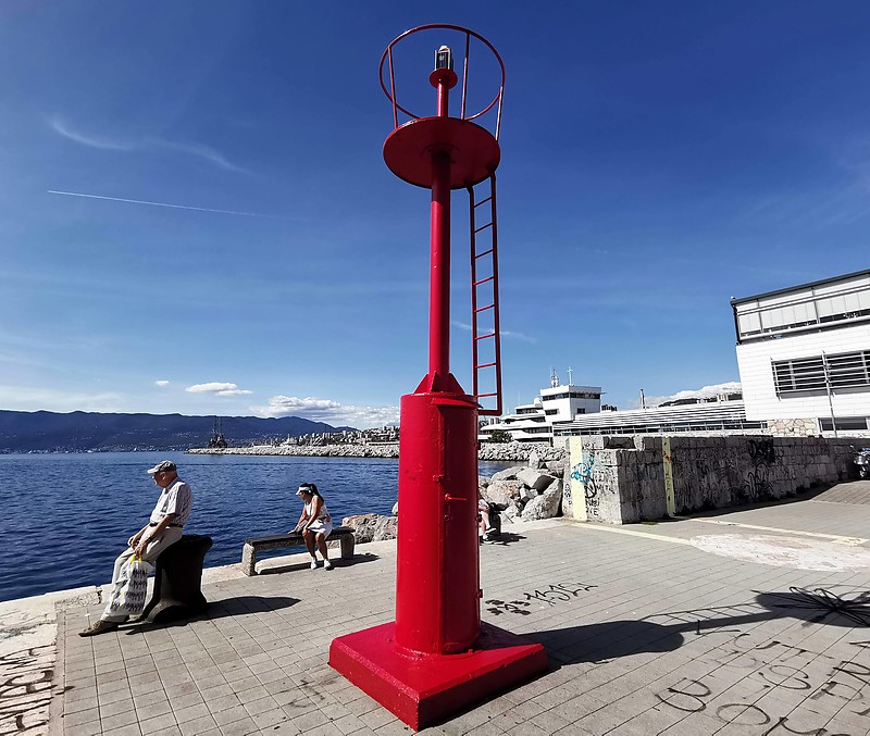  Rijeka / Su??ak Basin /  N Breakwater Head light
Keywords: Croatia;Adriatic sea;Rijeka