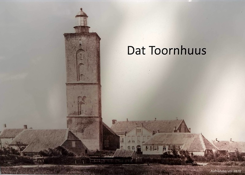 Borkum / Old lighthouse / picture
Tower built in 1576 as a landmark.
Became a light in 1817.
Inactive since 1879.
From 1895 to 1921 the tower was used as a weather and maritime traffic control station
Keywords: Germany;North Sea;Niedersachsen;Borkum;Historic