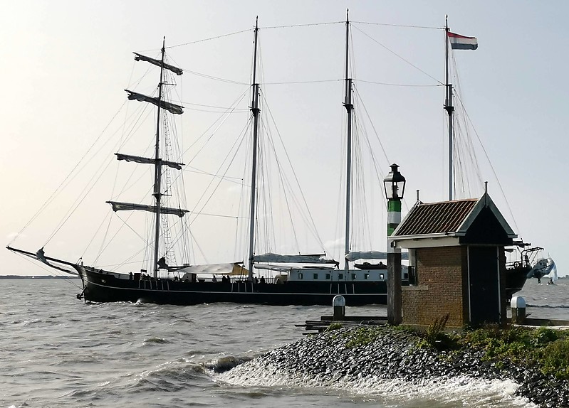  Volendam / Inner Harbour light / East Pier light
Keywords: Netherlands;Ijsselmeer;Volendam