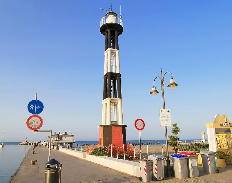 Cattolica lighthouse
Keywords: Italy;Adriatic Sea;Cattolica