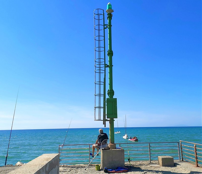 Castiglione della Pescaia / S Mole Head light
Keywords: Italy;Mediterranean sea;Tuscany;Castiglione della Pescaia