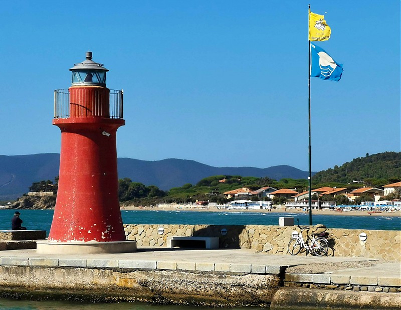 Castiglione della Pescaia / N Mole Head lighthouse
Keywords: Italy;Mediterranean sea;Tuscany;Castiglione della Pescaia