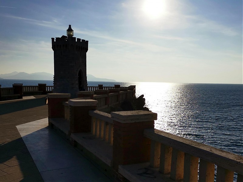 La Rocchetta lighthouse
Keywords: Italy;Mediterranean sea;Tuscany;Piombino