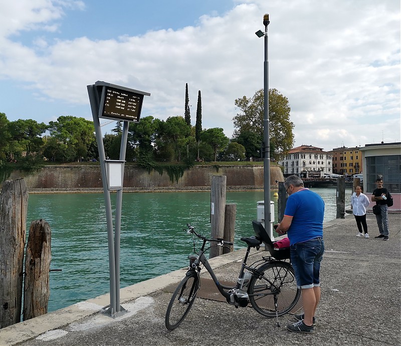 Peschiere del Garda / Pier light South light
Keywords: Italy;Lake Garda