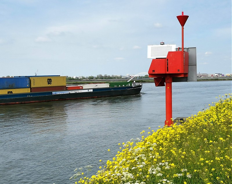 River Maas Noord / Light No 10
Keywords: Netherlands;Maas