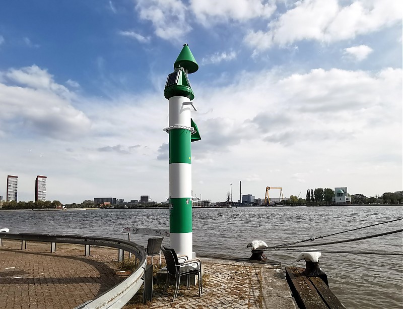 Nieuwe Maas / Parkhaven E Side Entrance light
Keywords: Netherlands;Rotterdam;Maas