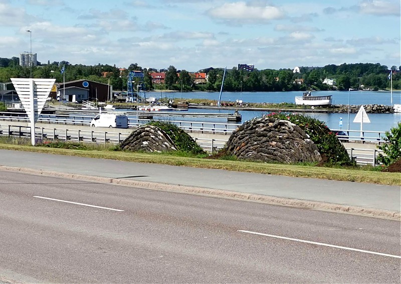 Lake Vättern / Huskvarna / Front + Rear beacon
Keywords: Sweden;Lake Vattern;Daymark
