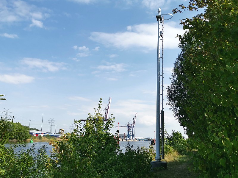 Lübeck / Untertrave  light
Keywords: Germany:Lubeck;River Trave