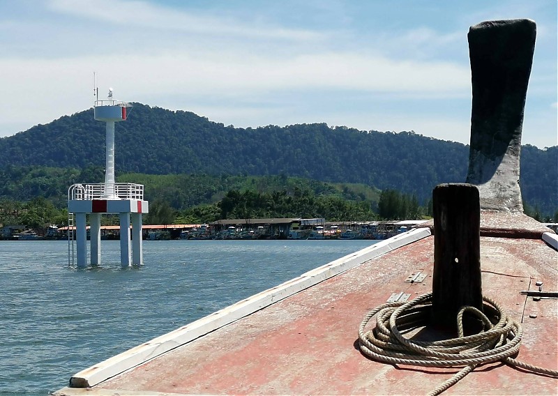 Southern Thailand / Ban Thung Nang Dam / Light No 4
Keywords: Thailand;Andaman sea;Offshore