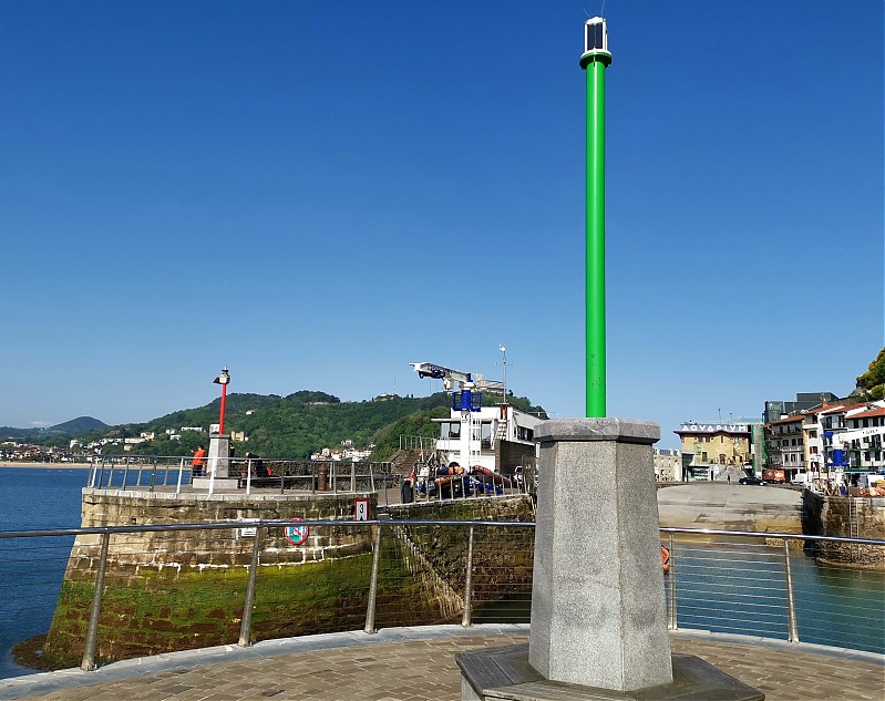 San Sebastián / La Concha Harbour / E Pier Head light
Keywords: Spain;Bay of Biscay;Basque Country;San Sebastian