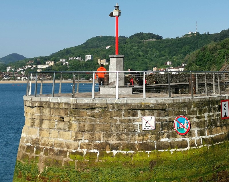 San Sebastián / La Concha Harbour / W Pier Head light
Keywords: Spain;Bay of Biscay;Basque Country;San Sebastian