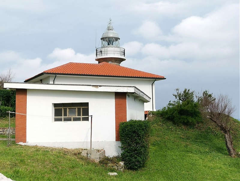 Suances / Punta Torco de Afuera lighthouse
Keywords: Spain;Cantabria;Bay of Biscay;Suances