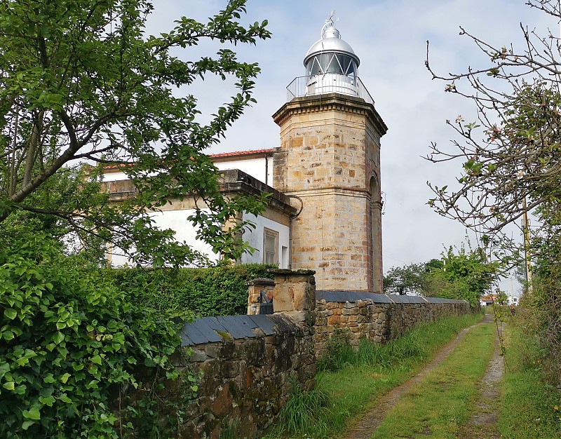 Tazones lighthouse
Keywords: Spain;Asturias;Gulf of Biscay