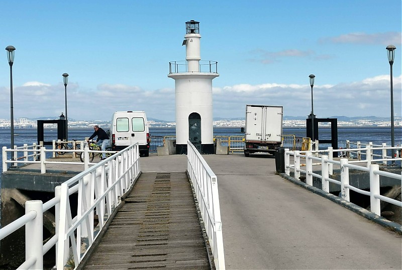 Porto de Lisboa / Alcochete / Bridge Quay / Pier Head
Keywords: Portugal;Lisboa;Rio Tejo