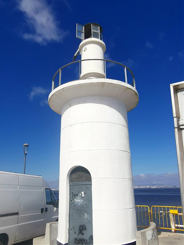 Porto de Lisboa / Alcochete / Bridge Quay / Pier Head light
Keywords: Lisbon;Portugal;Rio Tejo