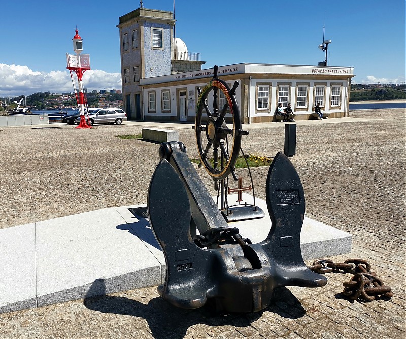 Porto / Farolim de Cantareira / Range front (L) +  Farol da San Miguel o Anjo (R)
Keywords: Portugal;Atlantic ocean;Porto