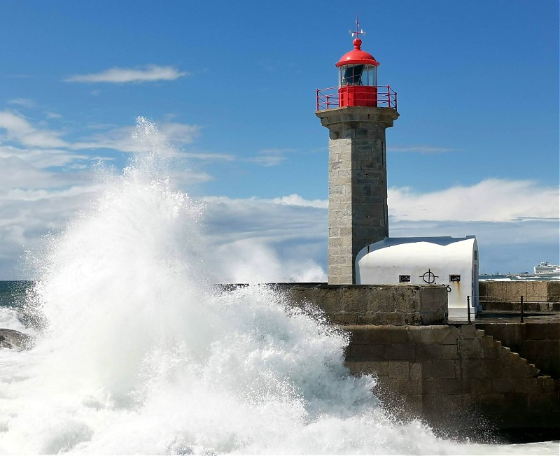 Porto / Farolim Felgueiras lighthouse
Keywords: Porto;Portugal;Atlantic ocean;Storm