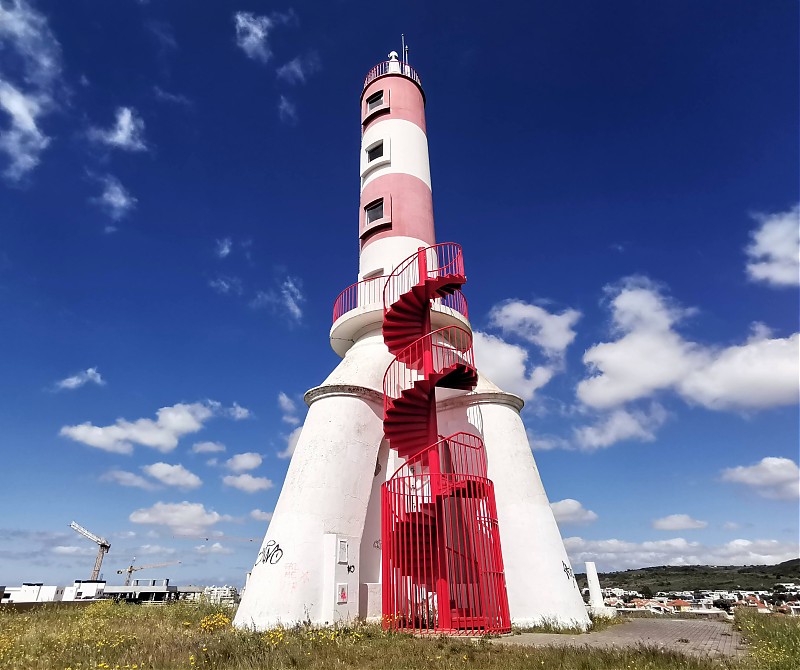 Lisboa / S Harbour Entrance / Ldg Lts Rear Mama lighthouse
Keywords: Portugal;Atlantic ocean;Lisbon