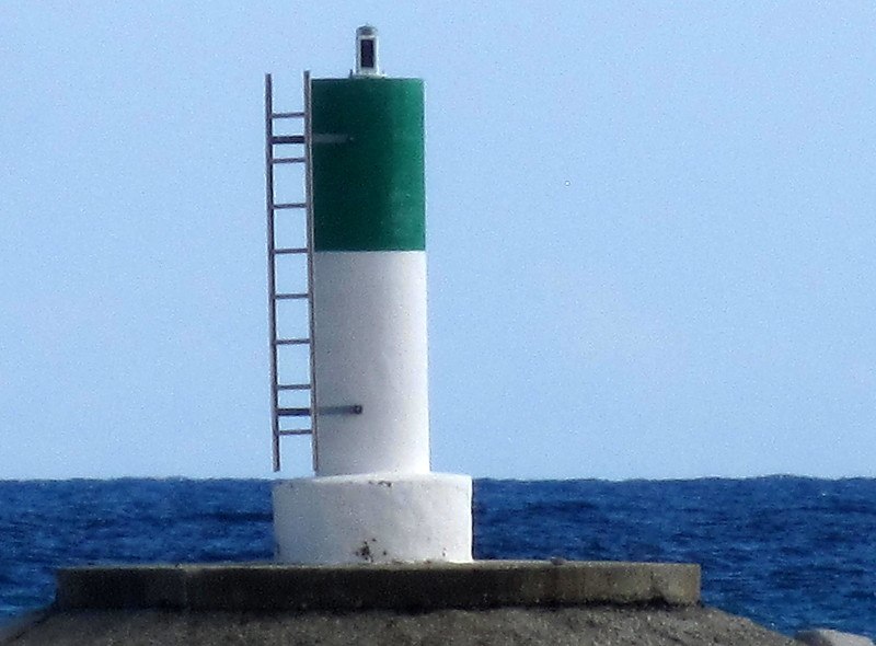 Corsica / Solenzara / Breakwater Head
Keywords: France;Corsica;Solenzara;Mediterranean sea