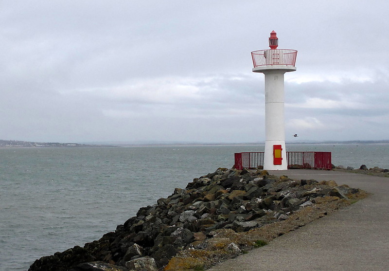 East Coast / Howth Harbour (2) light
Keywords: Dublin;Ireland;Irish sea