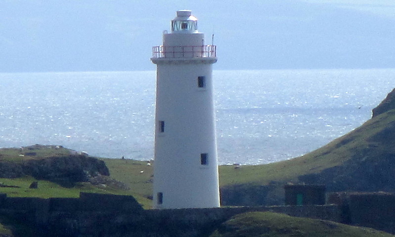  Ardnakinna Point Lighthouse
Shown 24 hours. AIS
Keywords: Ireland;Atlantic ocean;Munster;Bear island