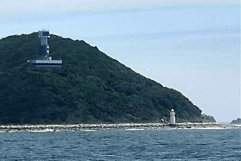 Atsumi Hanto / Irako Ko / Irago Misaki lighthouse (R) + Ise Bay Marine Traffic center (L)
photo: Theresa Köhler
Keywords: Japan;Pacific ocean;Ise Bay;Irako Suido;Vessel Traffic Service