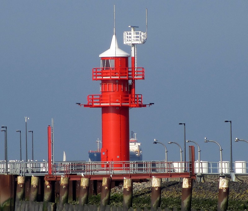 Brunsb�?ttel / Mole 2 lighthouse
Keywords: Kiel Canal;Germany;Brunsbuttel
