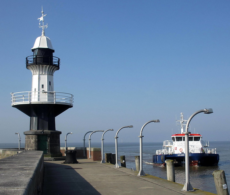 Brunsb�?ttel / Mole 1 lighthouse
Keywords: Kiel Canal;Germany;Brunsbuttel;Schleswig-Holstein