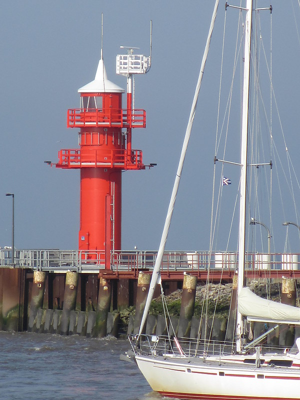 Brunsb�?ttel / Mole 2 lighthouse
Keywords: Kiel Canal;Germany;Brunsbuttel;Schleswig-Holstein