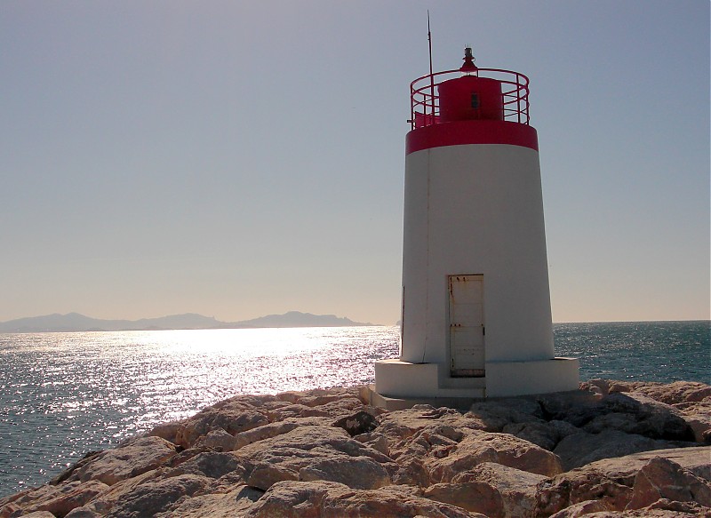 Sausset-les-Pins / Digue Ouest Head light
Keywords: France;Marseille;Mediterranean sea