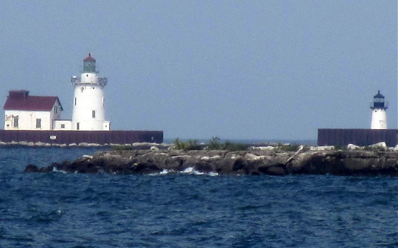 Ohio / Cleveland West (L) and East (R) Pierhead lighthouse
Keywords: United States;Lake Erie;Ohio;Cleveland