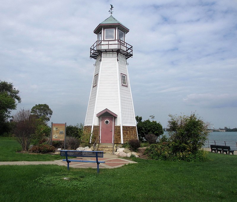 Southeastern Michigan / Detroit River / River Rouge Mariners Memorial Lighthouse
Keywords: Detroit;United States;Michigan;Detroit River