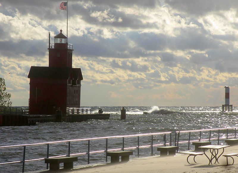 Southwestern Michigan / Holland Harbor / South Pierhead Lighthouse
AKA Big Red
Holland Harbor South Breakwater light USCG 7-19285 on a right side in a distance
Keywords: Michigan;Lake Michigan;United States