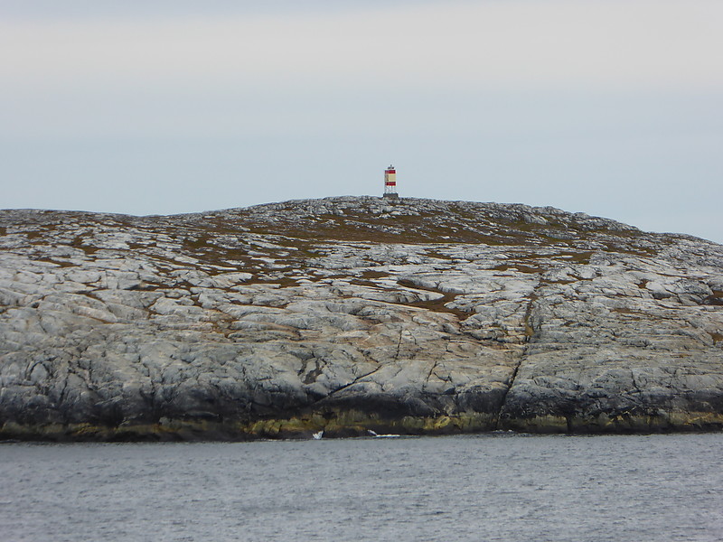Labrador / Annaltalik Island light
near Hopedale, Labrador
Keywords: Atlantic ocean;Labrador Sea;Canada;Labrador;Hopedale