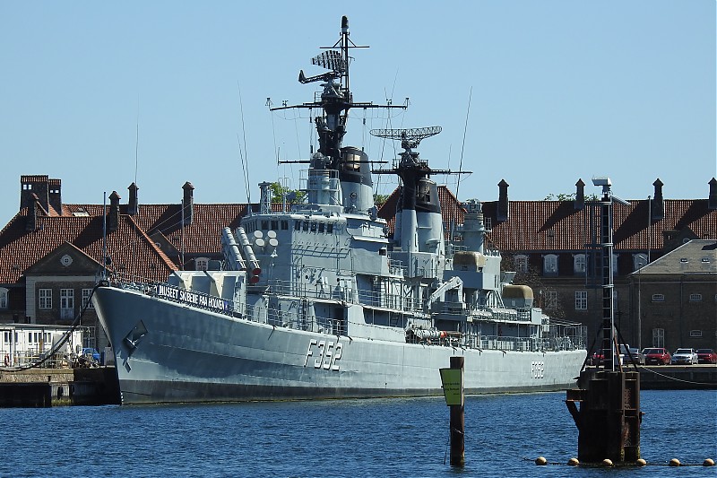 København Port Nordhavnen / Bomløbet E Side Yderhavn Lts in line Rear
Keywords: Øresund;Denmark;København;Nordhavnen