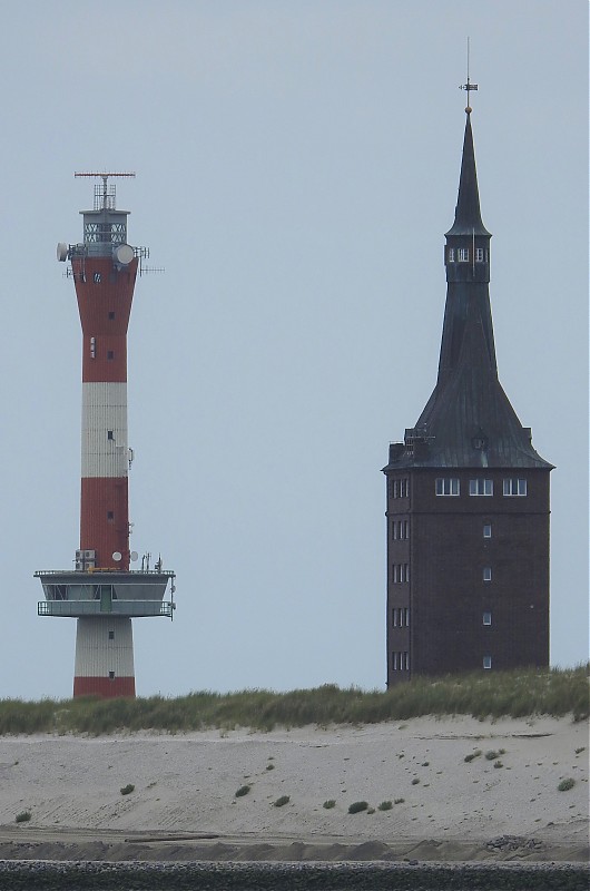 Wangerooge / New Lighthouse (left)
New Wangerooge lighthouse on the left. On the right the Wangerooge west tower. The west tower is just a day mark and was never in operation as a lighthouse. The position of it's precursor was 800 m more to the south.
Keywords: North Sea;Germany;Wattenmeer;Wangerooge