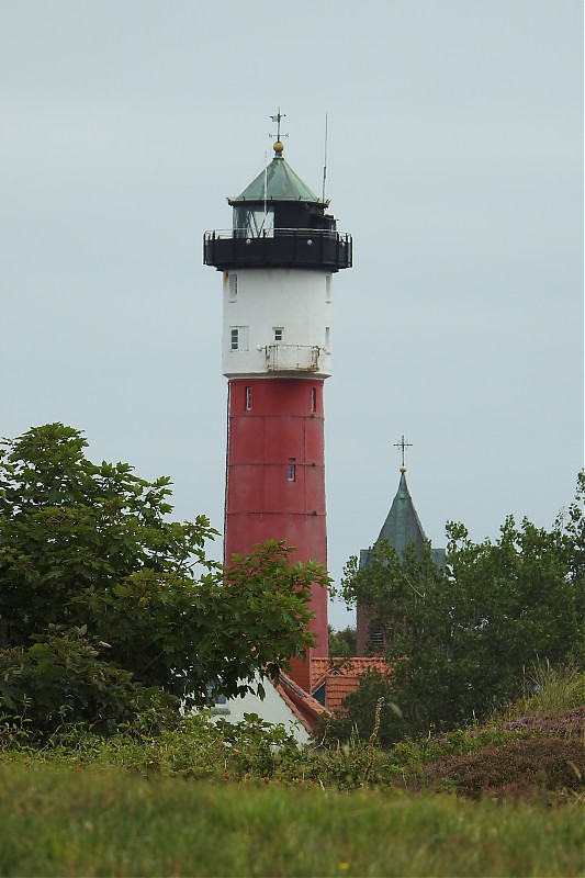Wangerooge / Old Lighthouse
Originally the tower had a height of 30 m. Between August 1925 and January 1927 the tower was heightened to 39 m and a new lantern from company Pintsch was installed.
Keywords: North Sea;Germany;Wattenmeer;Wangerooge