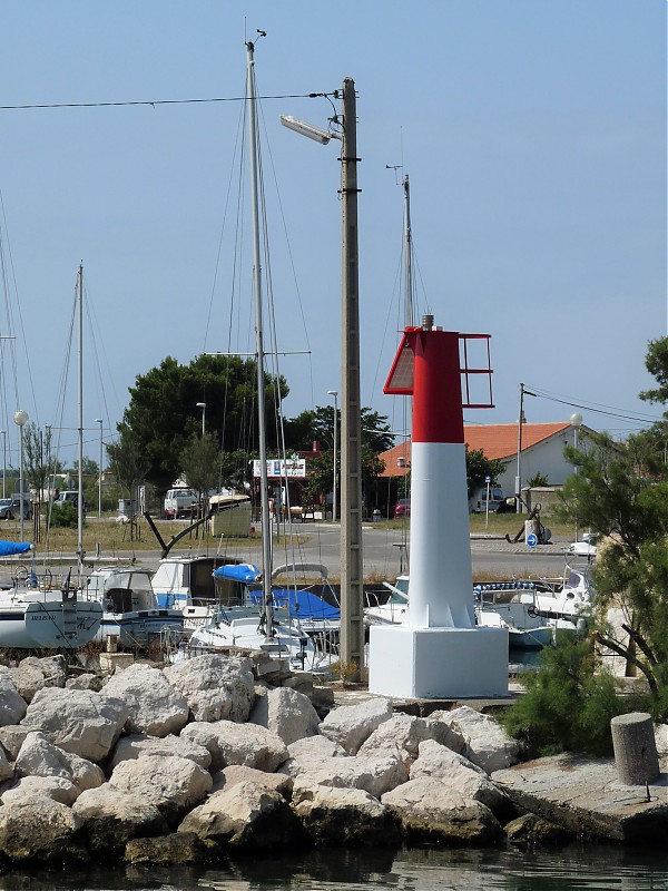 Gulf of Lions, Golfe de Fos / Canal Saint Louis S side  light No 2
Posted on behalf of mitko 
Keywords: Mediterranean sea;France;Gulf of Lions;Golfe de Fos