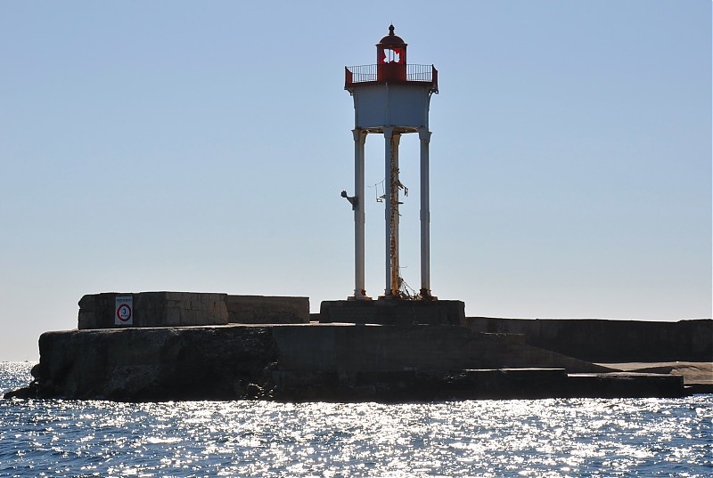 Port-Vendres / Entrance E Side Shelter Mole Head light
Posted on behalf of mitko 
Keywords: Mediterranean sea;Gulf of Lions;France;Languedoc-Roussillon;Port-Vendres