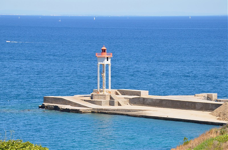 Port-Vendres / Entrance E Side Shelter Mole Head light
Posted on behalf of mitko 
Keywords: Mediterranean sea;Gulf of Lions;France;Languedoc-Roussillon;Port-Vendres