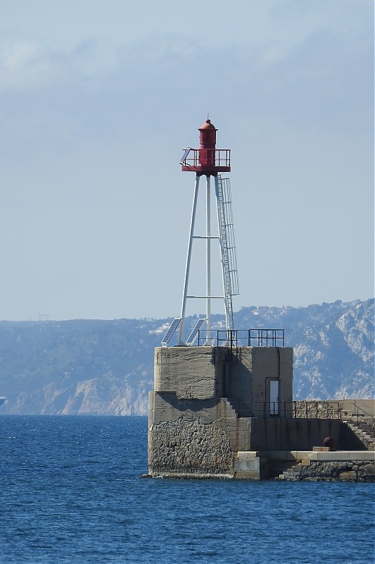 Gulf of Lions / Marseille / Dique Sainte Marie SW end light
Keywords: Mediterranean sea;France;Gulf of Lions;Marseille