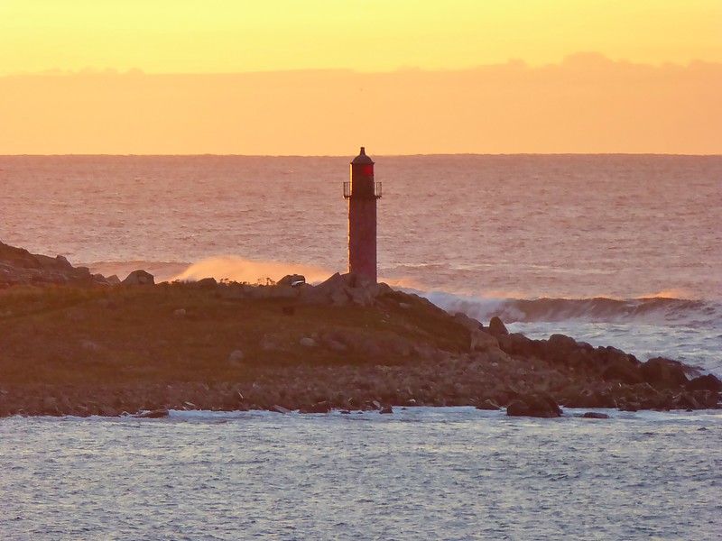 Saint Pierre and Miquelon / Île aux Marins lighthouse
Keywords: Atlantic ocean;Banks of Newfoundland;Saint Pierre and Miquelon;Ile aux Marins;Sunset