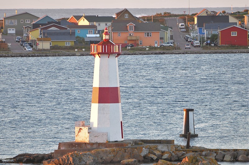 Île Saint-Pierre / Feu de la Pointe aux Canons
Keywords: Atlantic ocean;Banks of Newfoundland;Saint Pierre and Miquelon;Ile Saint Pierre