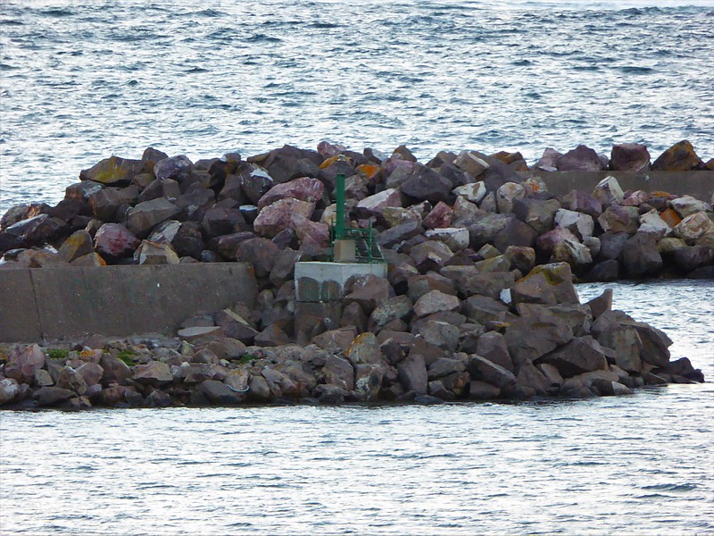 Île Saint-Pierre, Port de Saint-Pierre Detached Breakwater S Head light
Keywords: Atlantic ocean;Banks of Newfoundland;St. Pierre and Miquelon;Ile Saint-Pierre