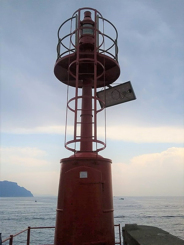 Porto di Amalfi Molo Foraneo Head light
Author of the photo: K. Ganzmann 
Keywords: Mediterranean Sea;Tyrrhenian Sea;Italy;Amalfi
