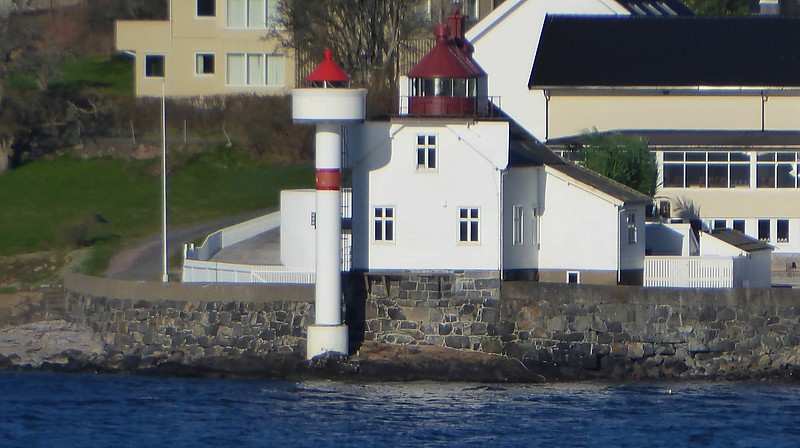 Oslofjord / Filtvet lighthouses (old)
The light in the background on the right is the old Filtvet light NOR-079. On the left in the front of the picture is the new Filtvet light B2354. 
Keywords: Norway;Oslofjord;Filtvet
