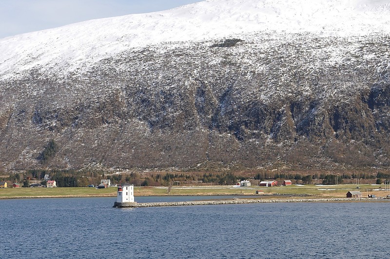 Lepsøyrevet lighthouse
Keywords: Norway;Norwegian sea;Haram;Midfjorden