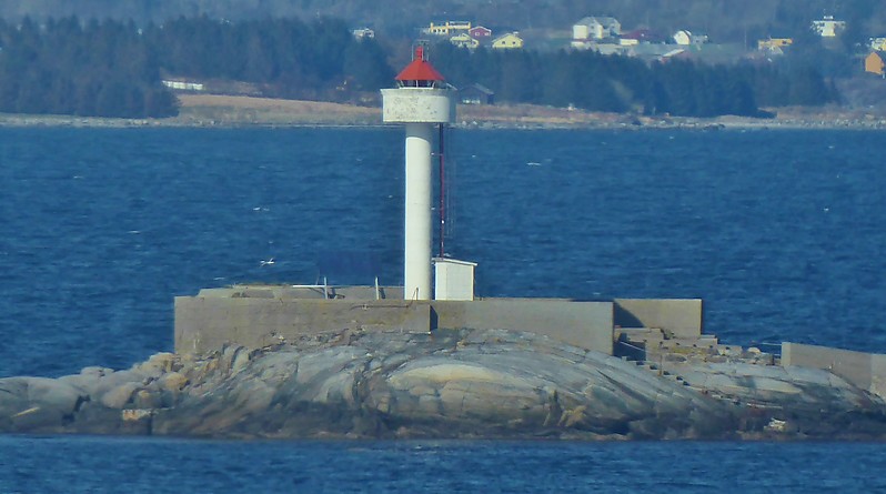 Harøyfjord / Raudholmane lighthouse
Keywords: Norway;Norwegian sea;Haroyfjord